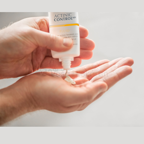 Eucerin Actinic Control Ľahký fluid na opaľovanie SPF100