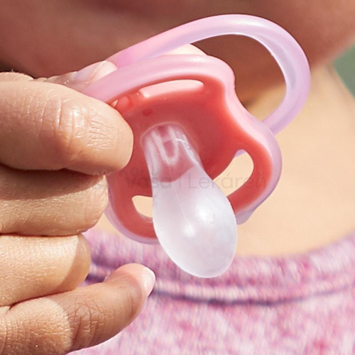 AVENT Ultra Air Night Silikónový cumlík na utišovanie pre chlapca (6-18 mesiacov)