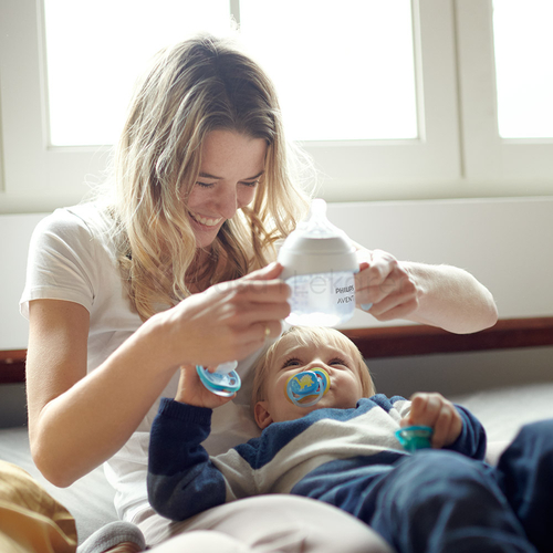 AVENT Natural Response Fľaša na učenie s cumlíkom a držadlami (6+ mesiacov)
