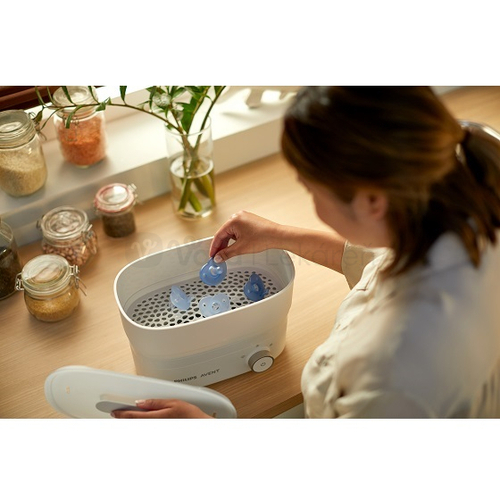 AVENT Soothie Celosilikónový cumlík na utišovanie pre dievča (0-6 mesiacov)